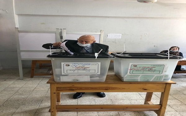  رئيس القومي لحقوق الإنسان يدلي بصوته في انتخابات مجلس النواب 